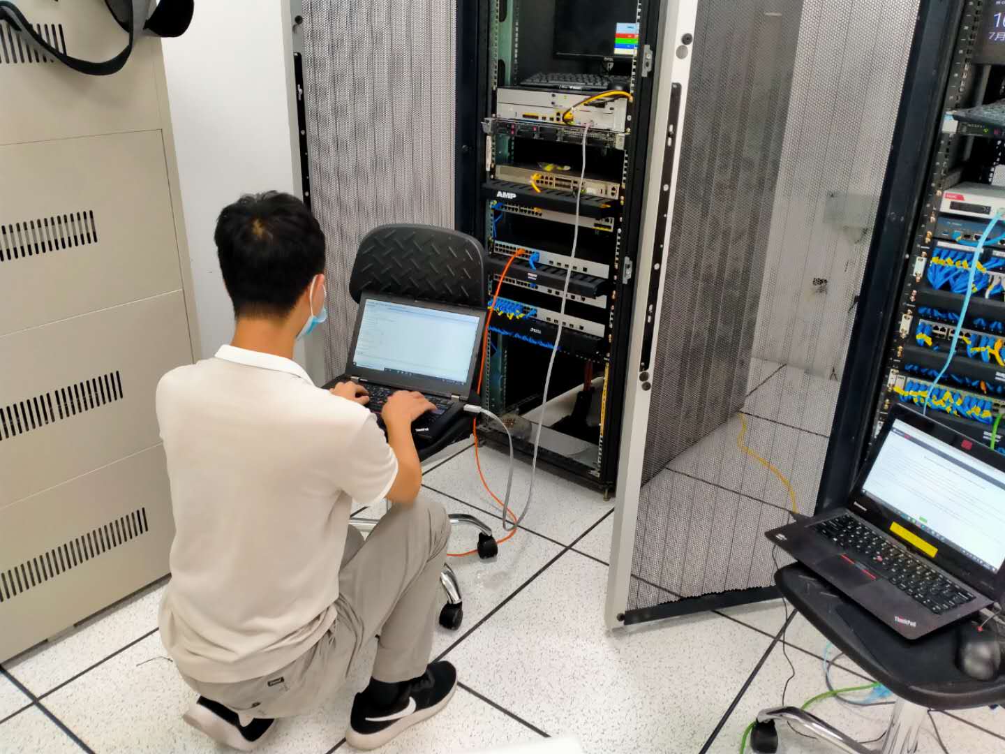 10个小区的150多位邻居共赴“邻里百家宴”(图1)